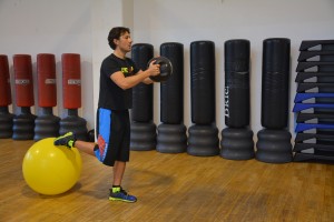 AFFONDO CON SWISS BALL E PALLA MEDICA