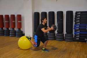 AFFONDO CON SWISS BALL E PALLA MEDICA 4