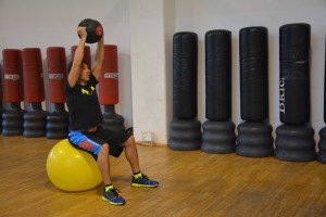 PULOVER CON SWISS BALL 2